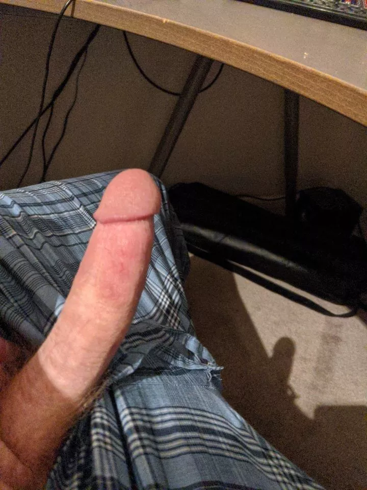 Who needs a master. I'm bi, no limits. Kik me at cptfignuts