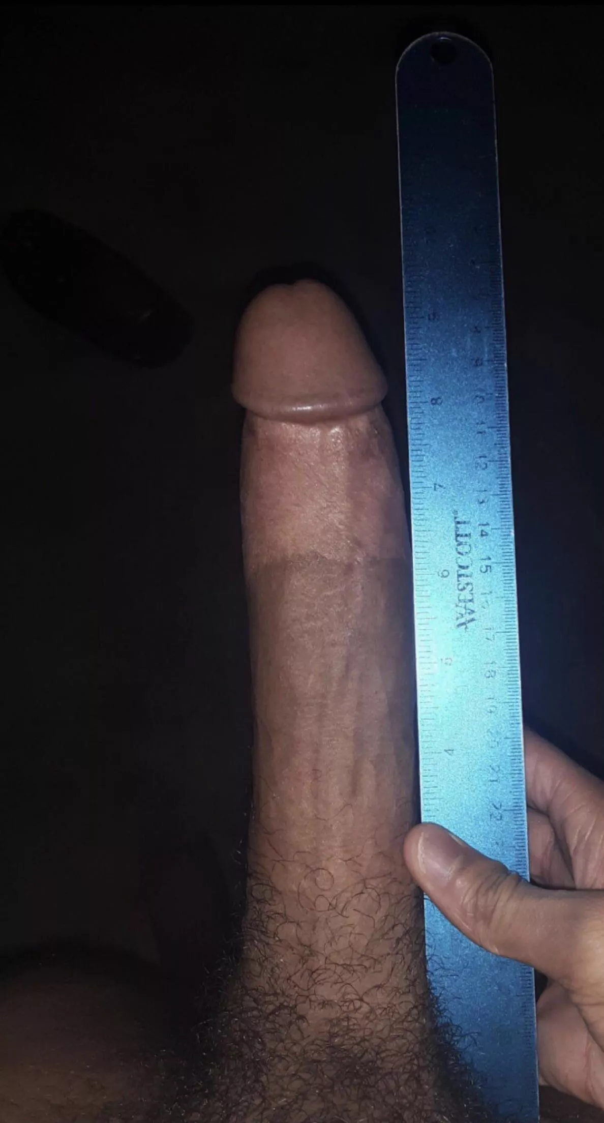 Who wanna gag on my bbc 😈 (18m)