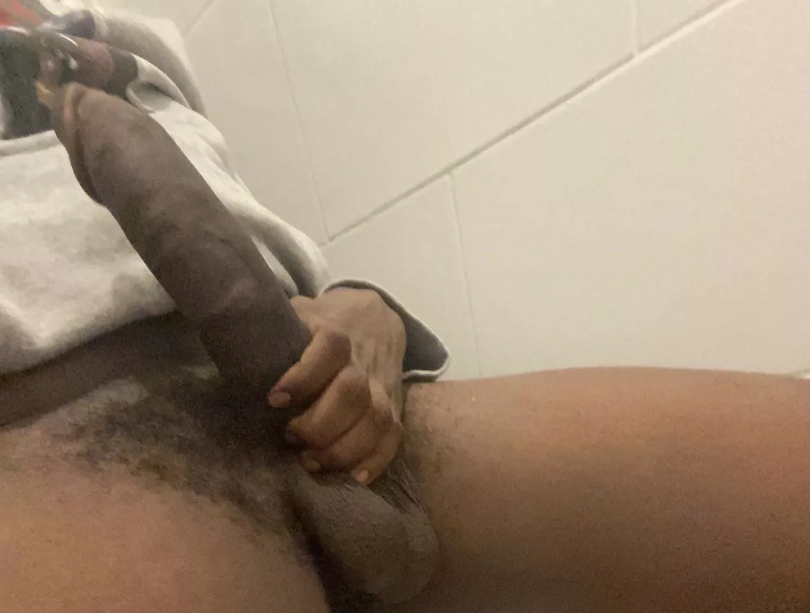 Who want this long hard bbc? ðŸ˜