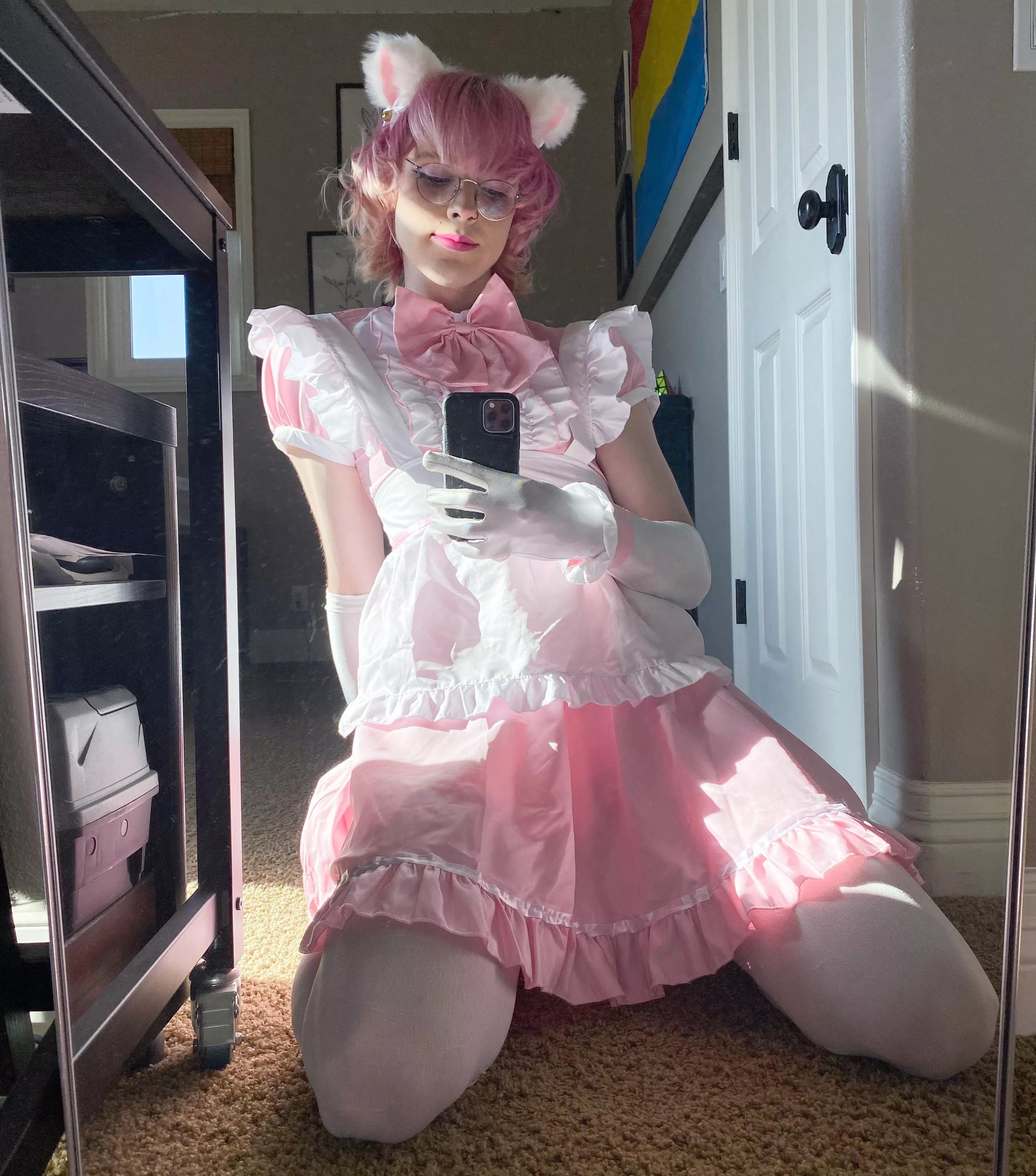 Who wants a femboy maid to take care of them? ☺️💕