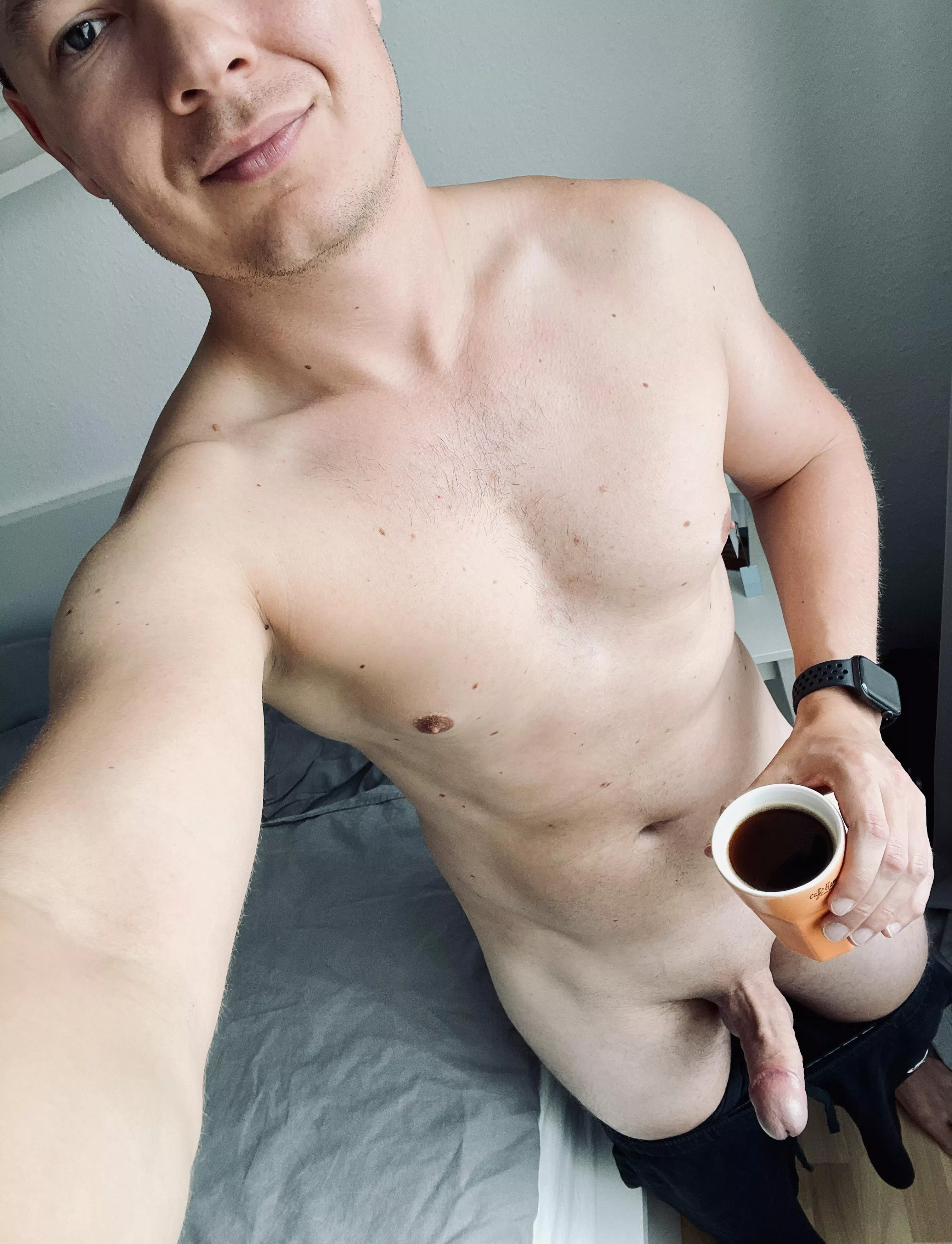 Who wants some coffee (and maybe more) in bed? 😏😇