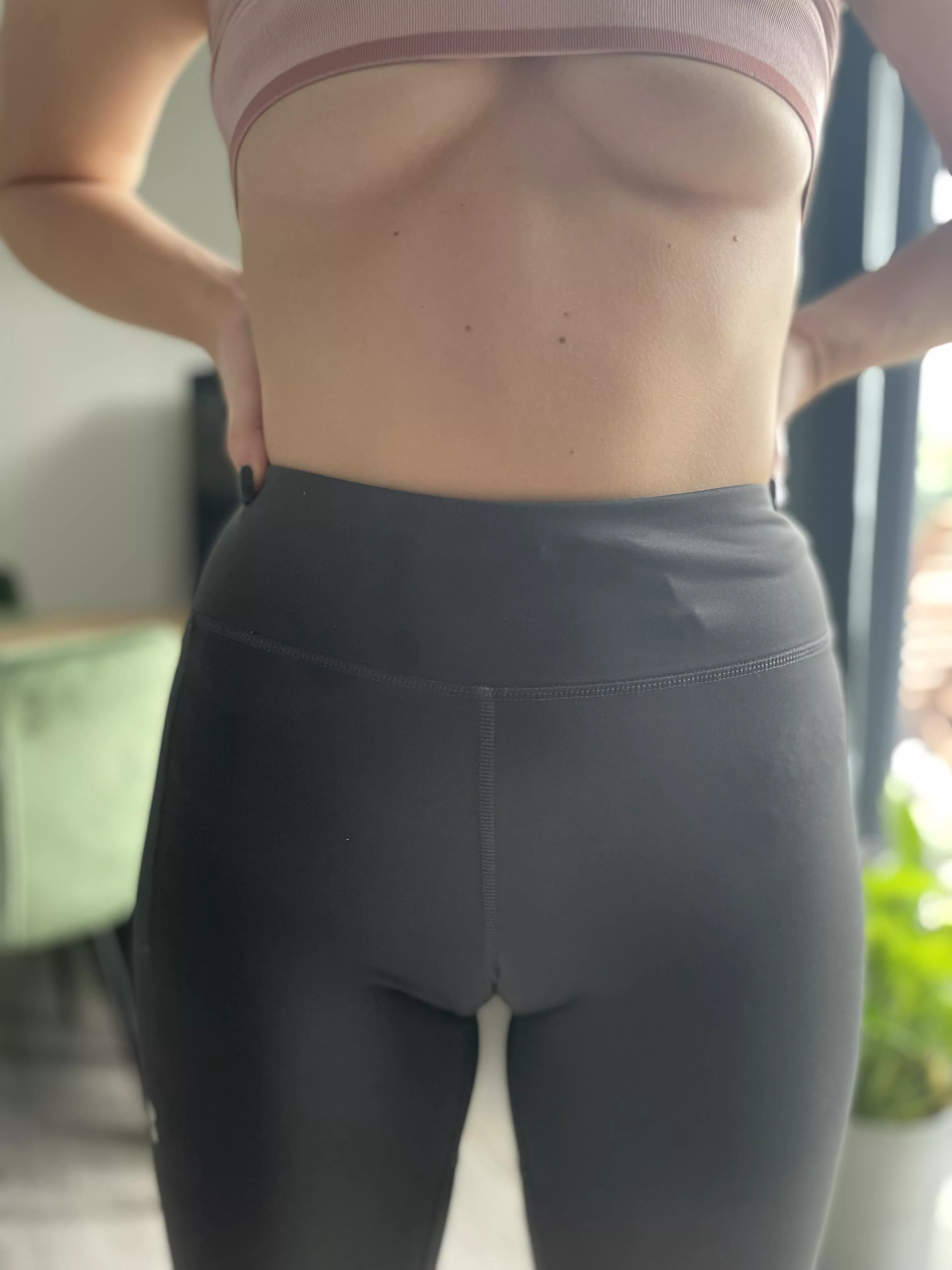 Who wants to be my favourite Redditor and kiss my cameltoe?ðŸ˜