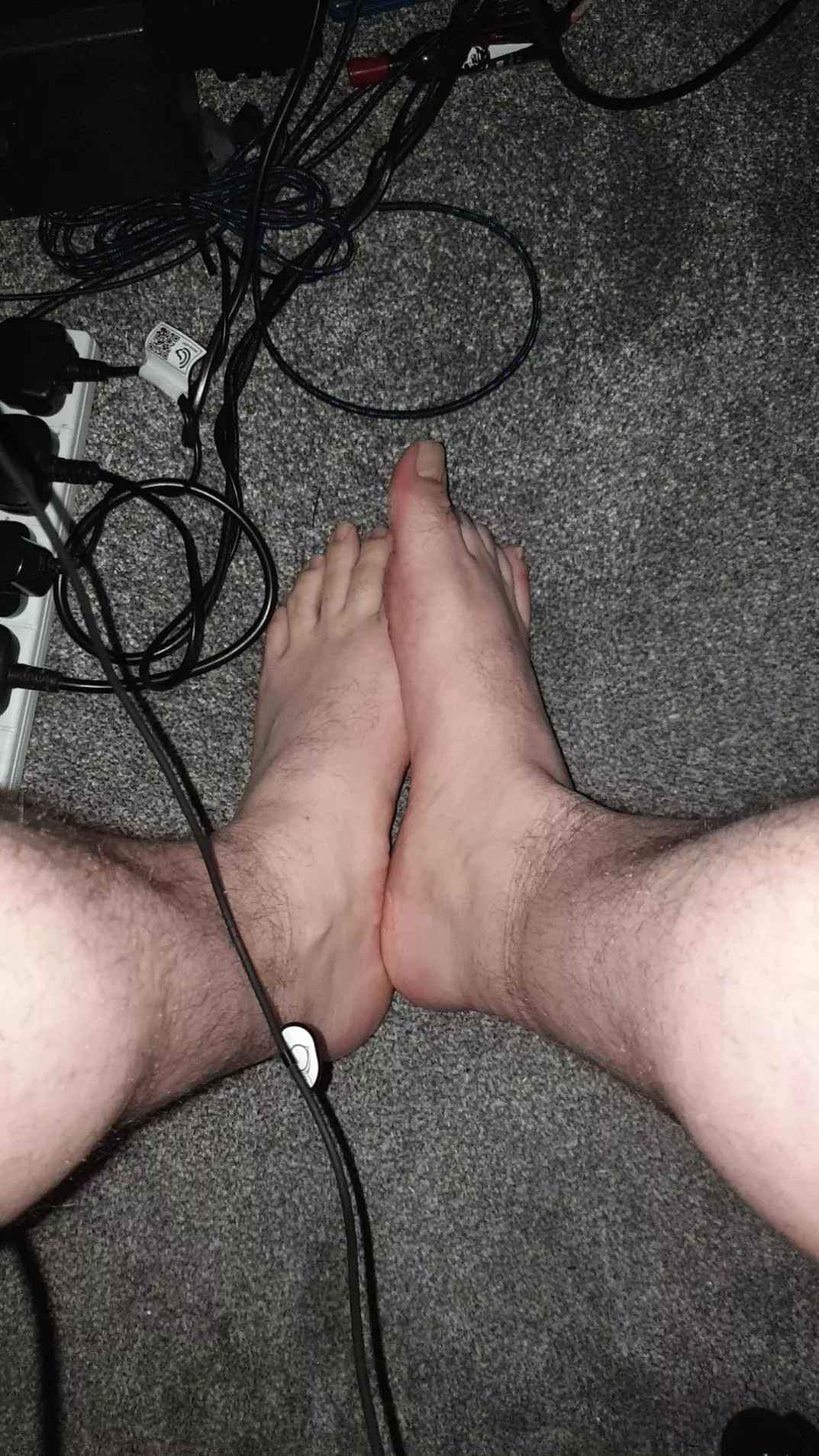 Who wants to play with my feet while I play the remastered gta trilogy?