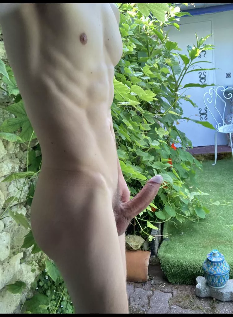 Who wants to put some sun screen on my huge uncut dong? 🧴🍆 = 💦💦💦 📸