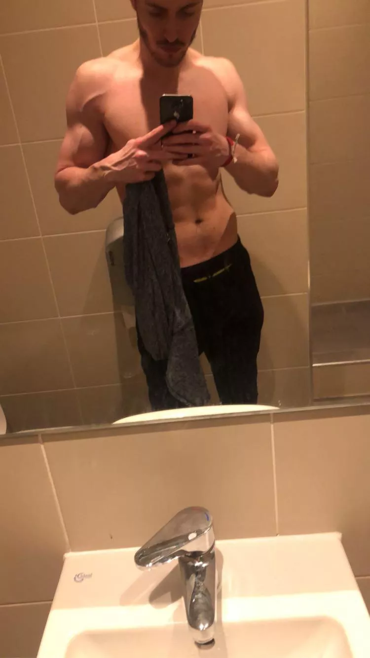 Who wants to workout with me? 😋 [M]