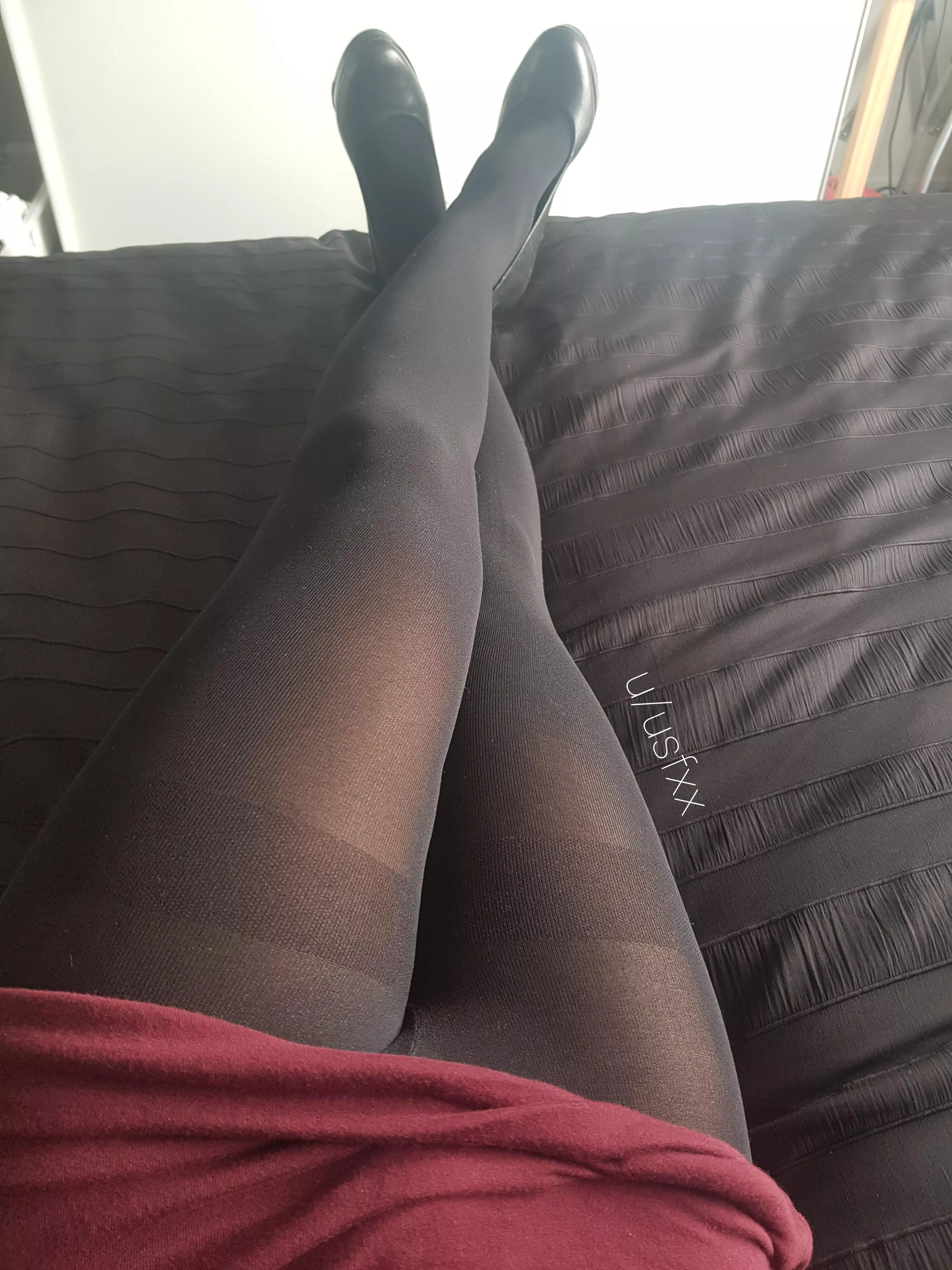 Who would like to rub their hands up my legs to find a sissy surprise? 😜