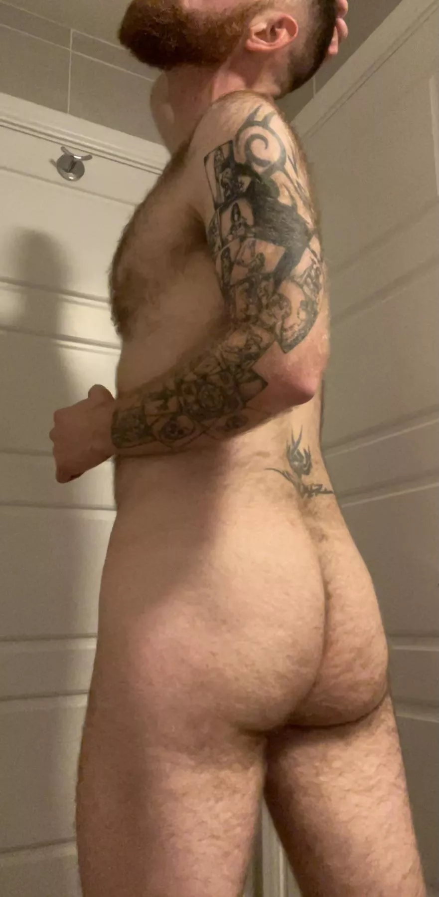 Whoâ€™s into hairy ass?!