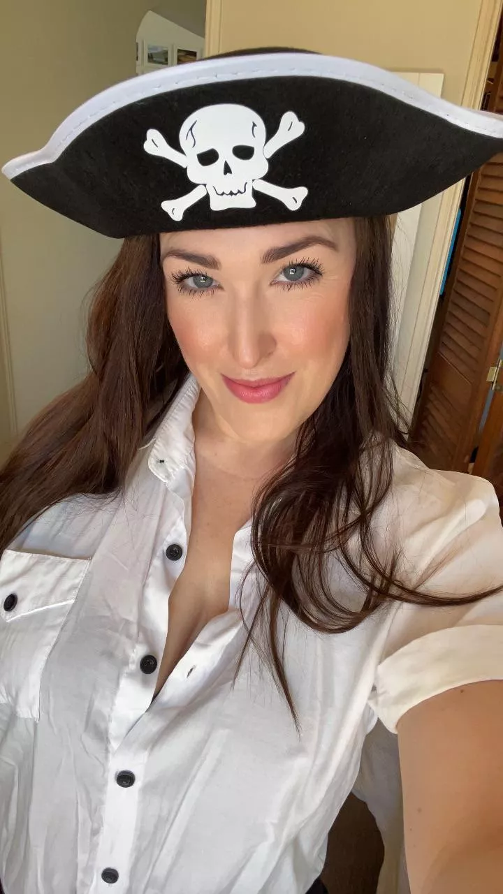 Why is pirating so addictive? â€¦..They say once ye lose yer first hand, ye get hooked! ðŸ´â€â˜ ï¸