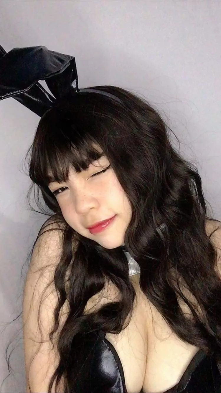 Wink wonk 😋🐰 first post here on reddit! I Might be more active here from now on~