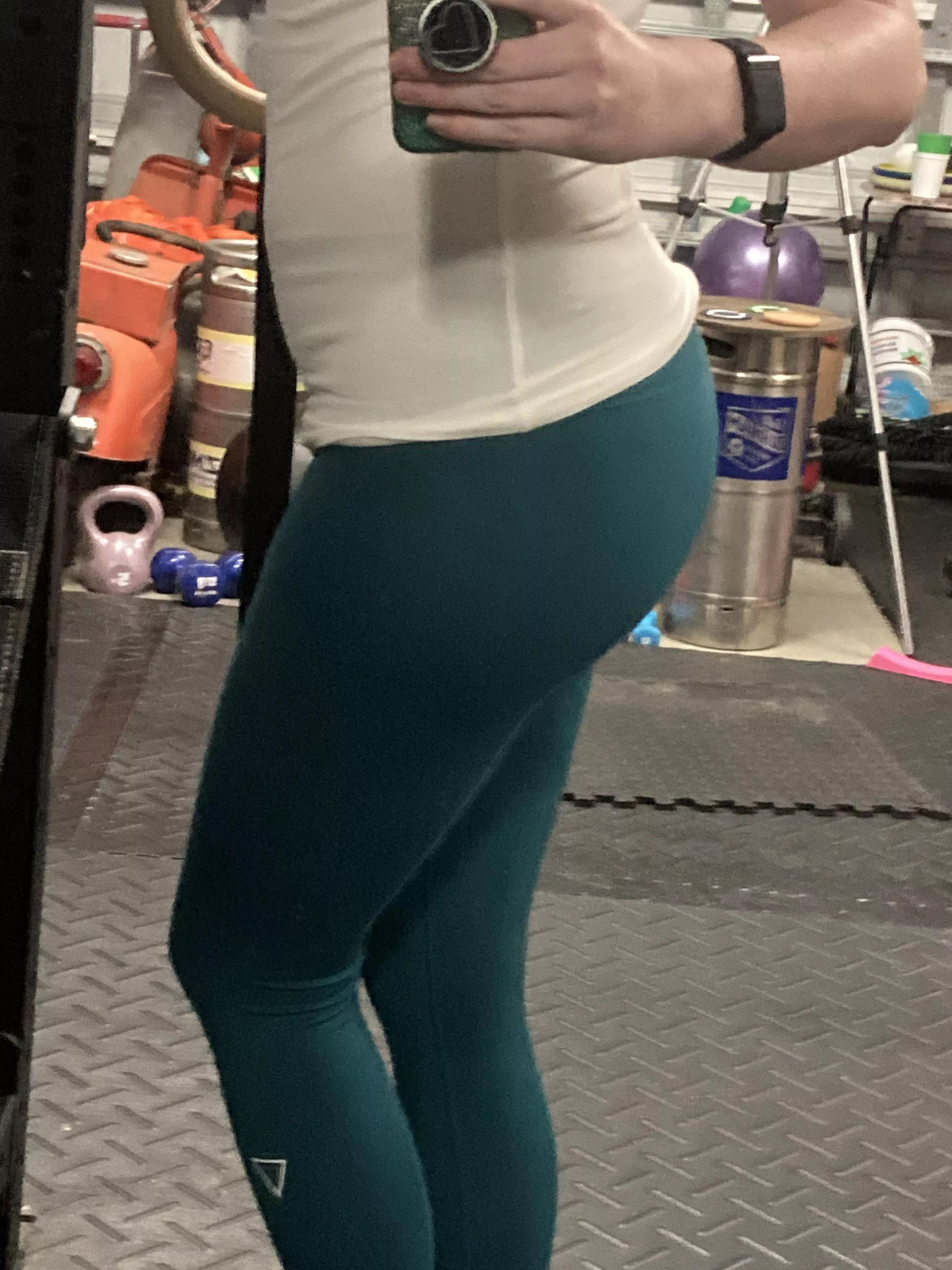 Working in the gym on booty gains