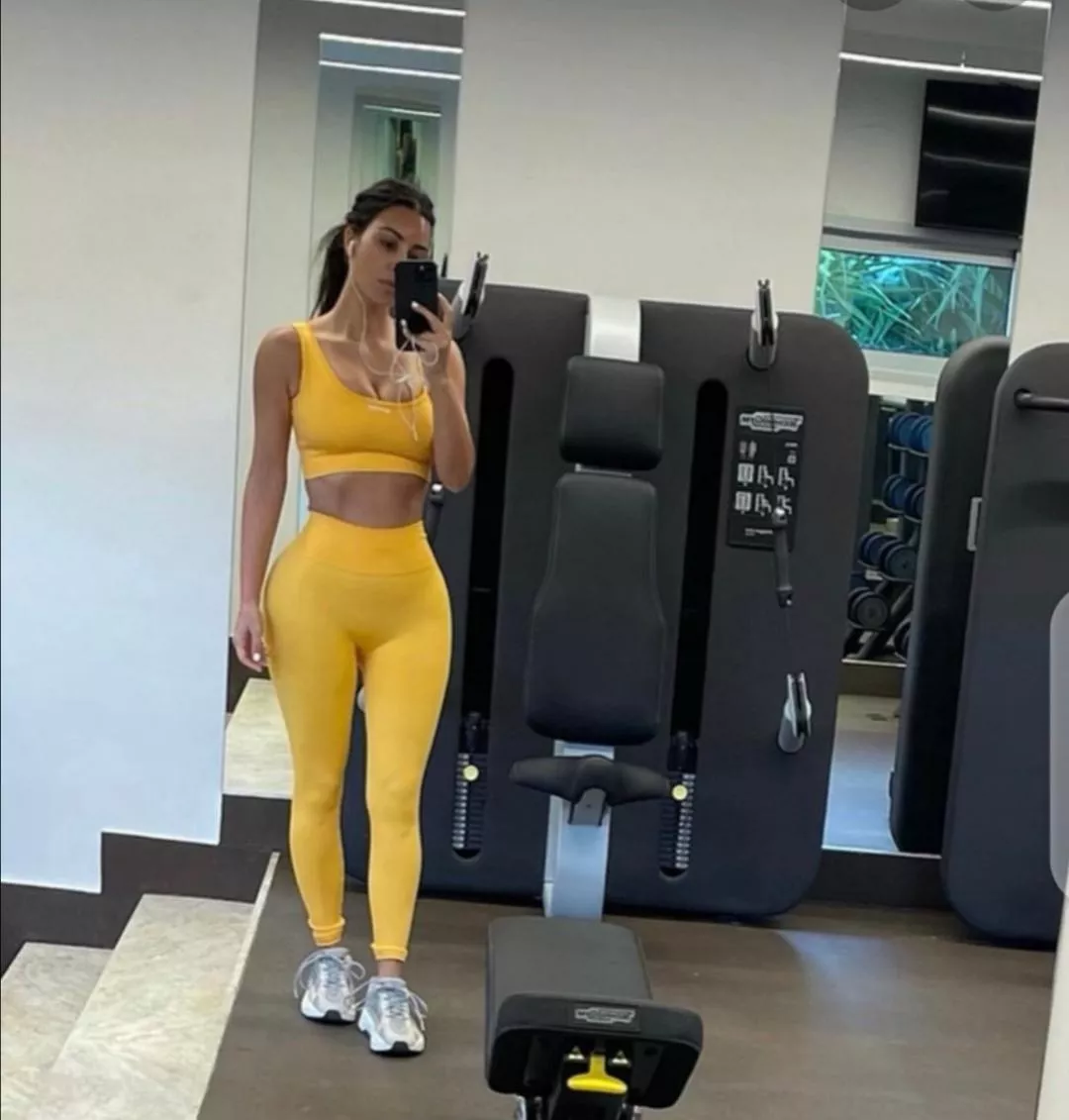 Would love to have her sit on my face after her gym sesh 😏😋