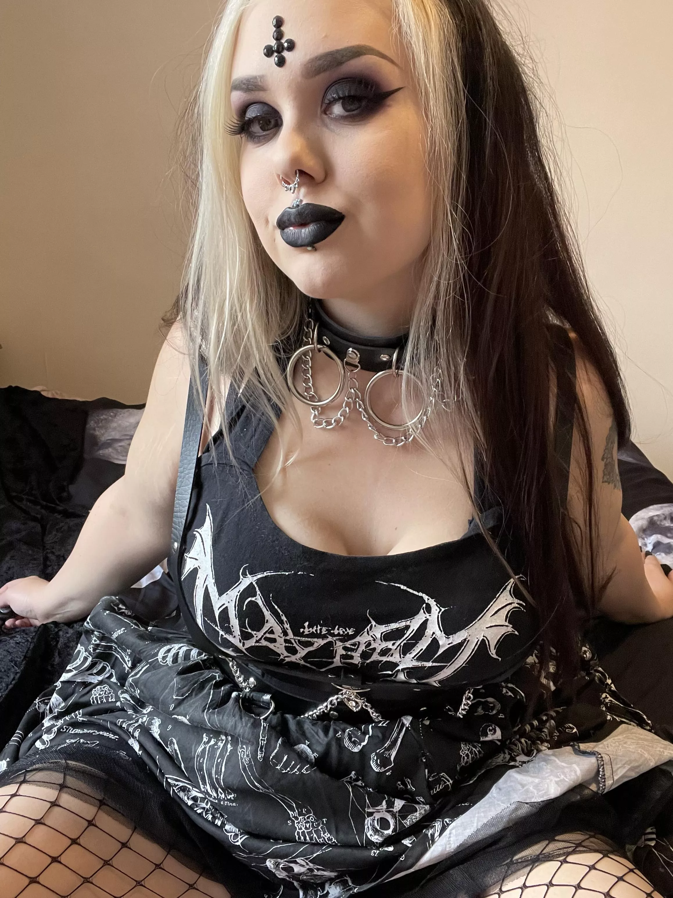 Would you breed me to black metal? 👄👄