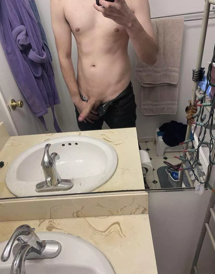 Would you come over when my girlfriends at work and play with me?😏😈 (m) 24