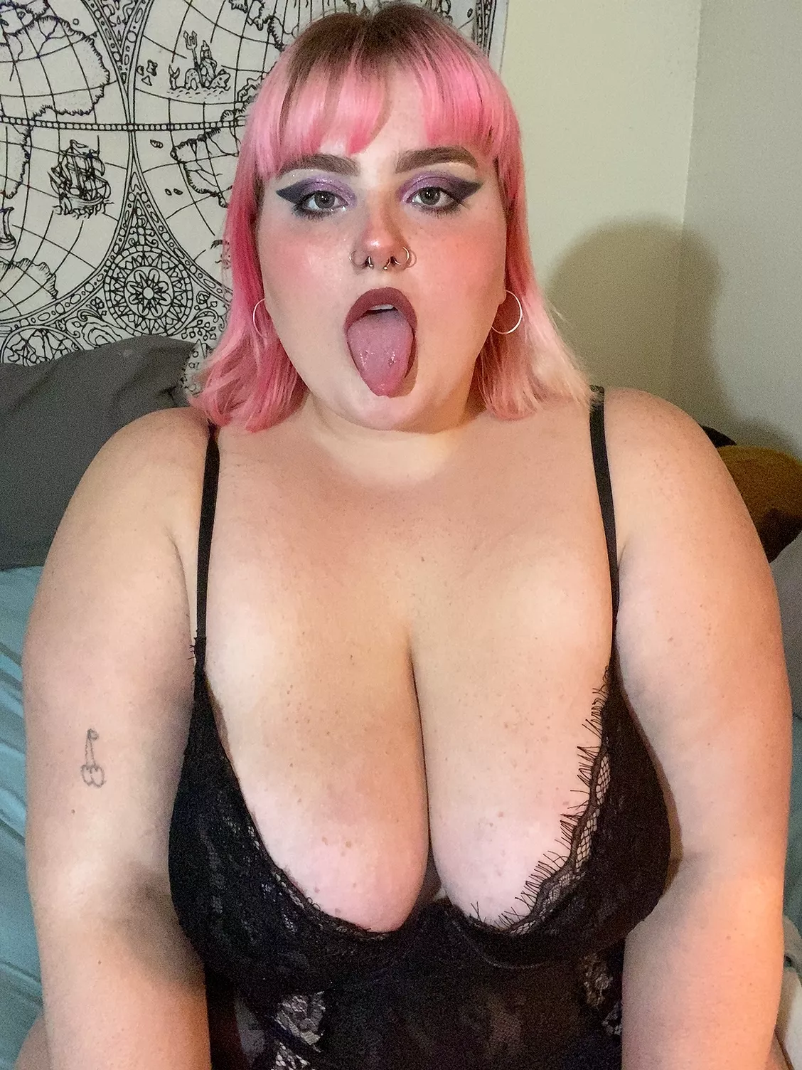 would you cover my tongue in cum? (;