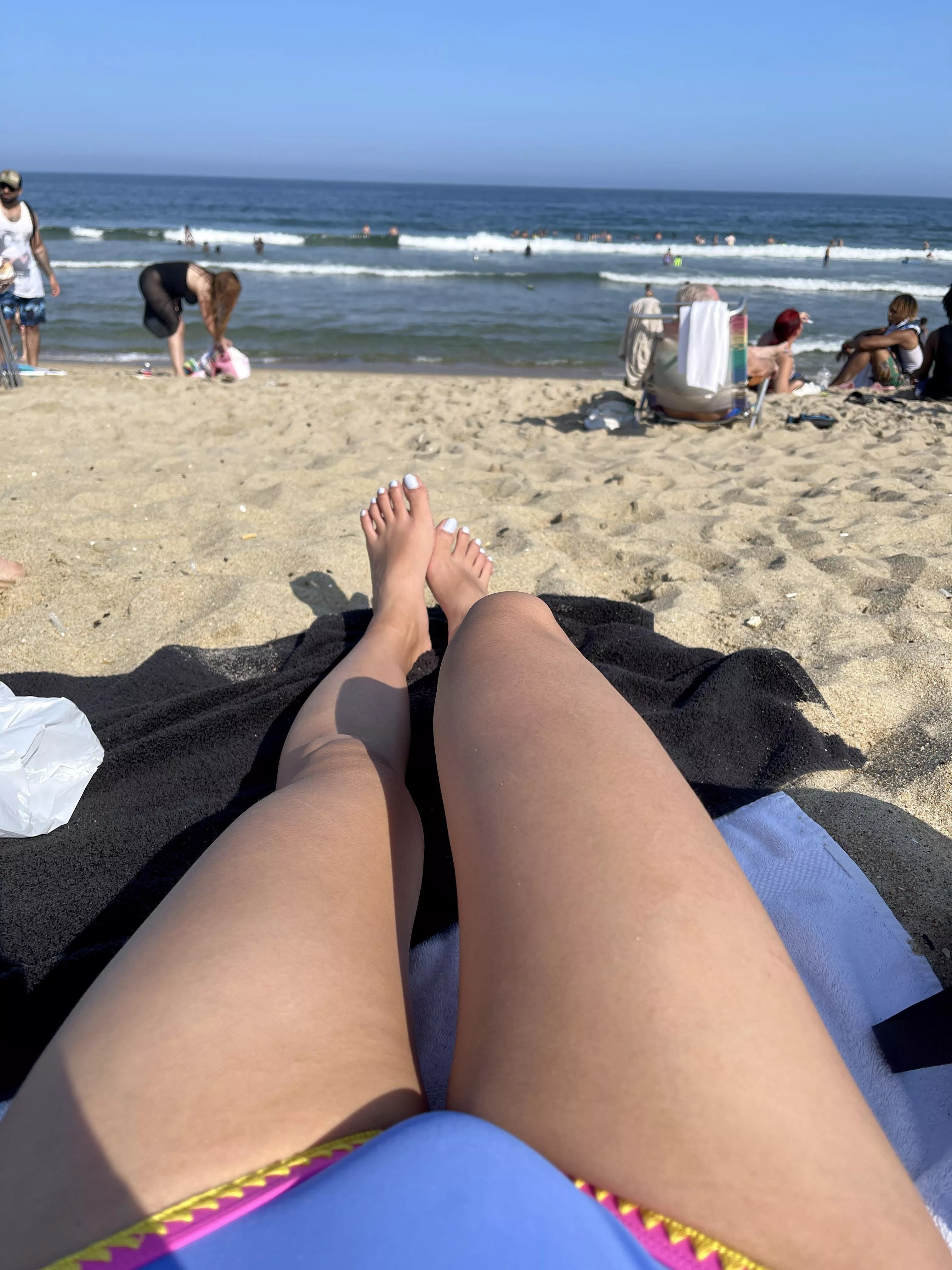 Would you dare to suck my toes on a public beach? 😈