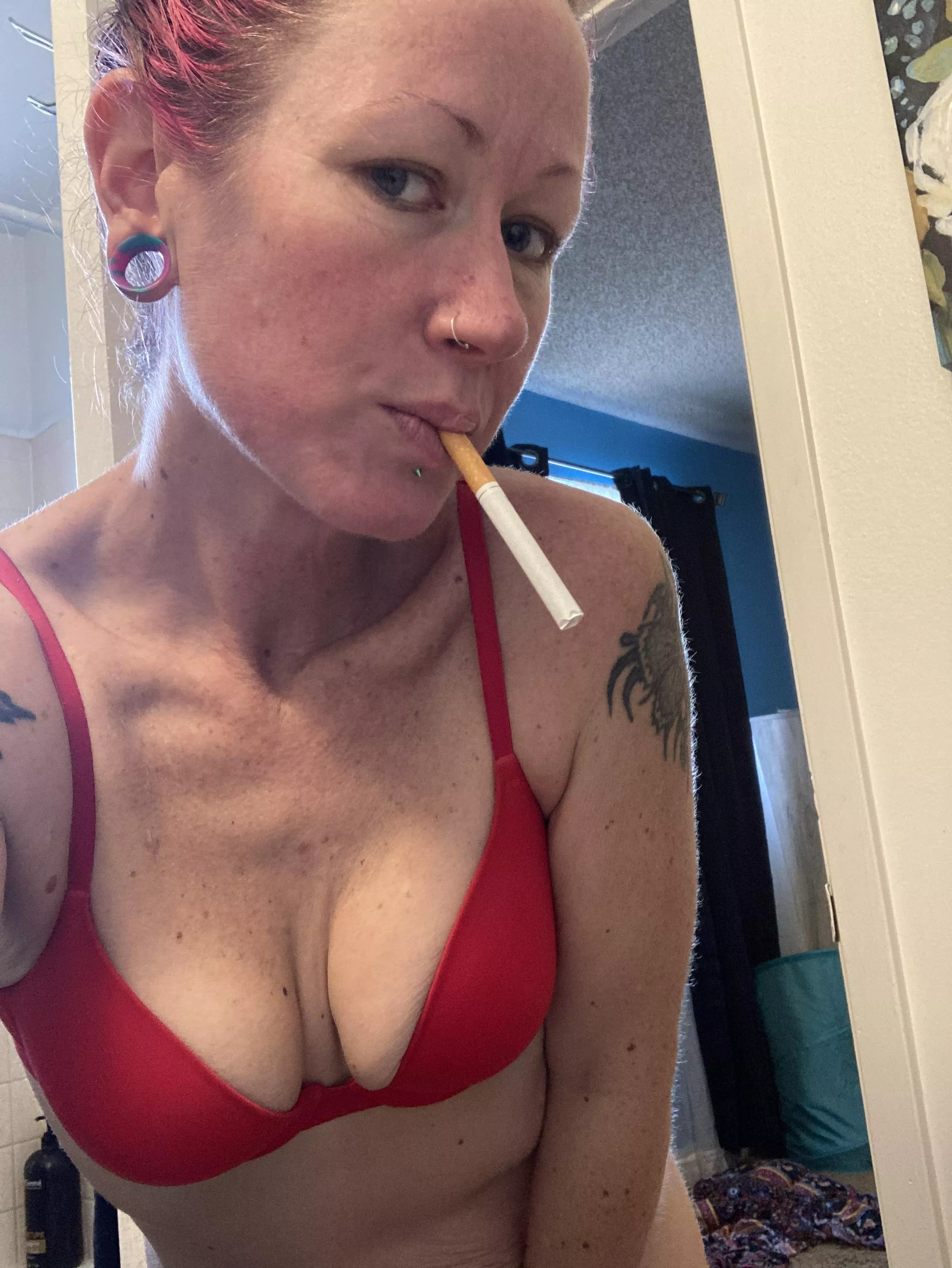 Would you join me for a smoke ? [f]