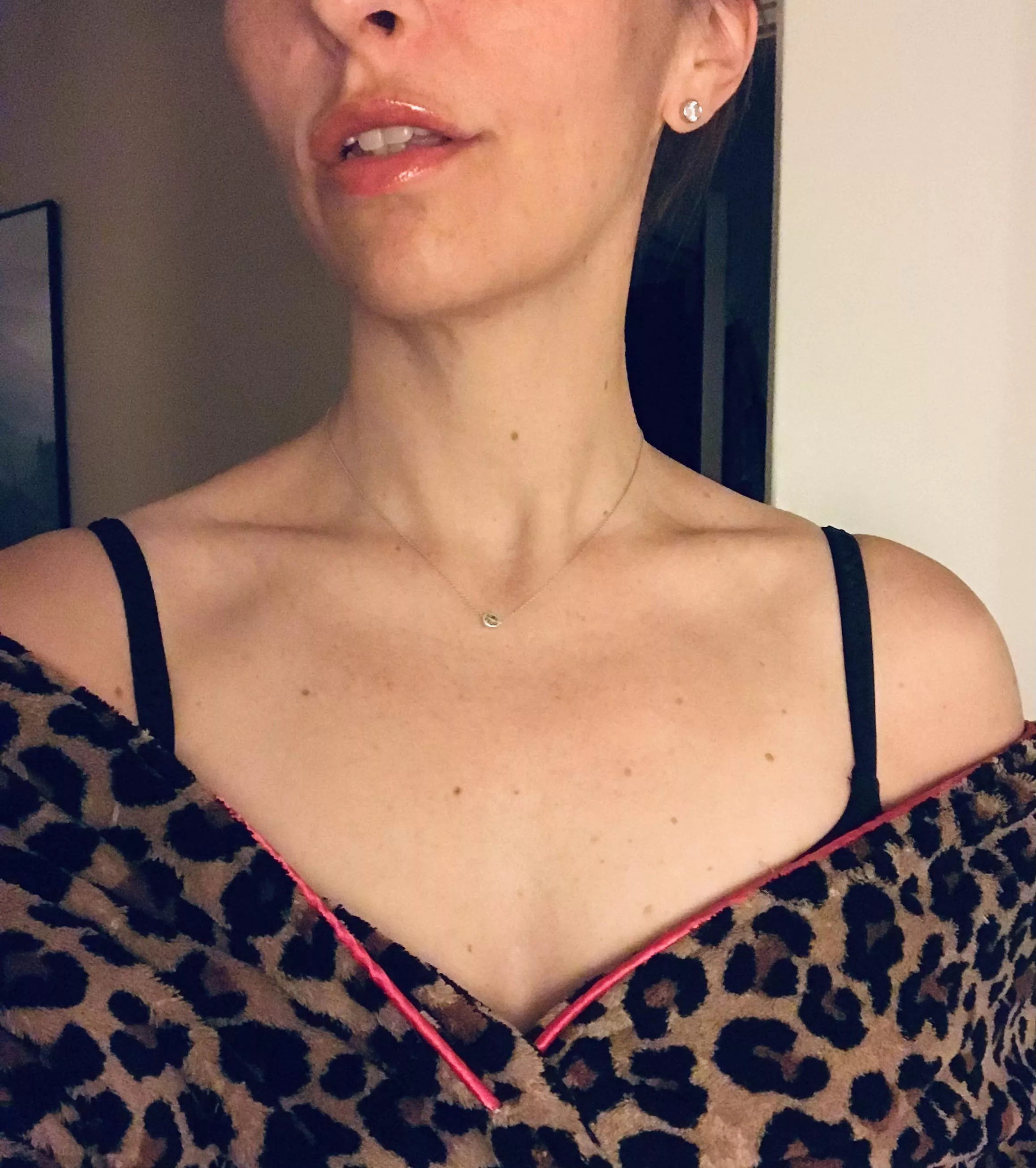 Would you kiss my neck and collarbone gently? ðŸ’•ðŸ‘„