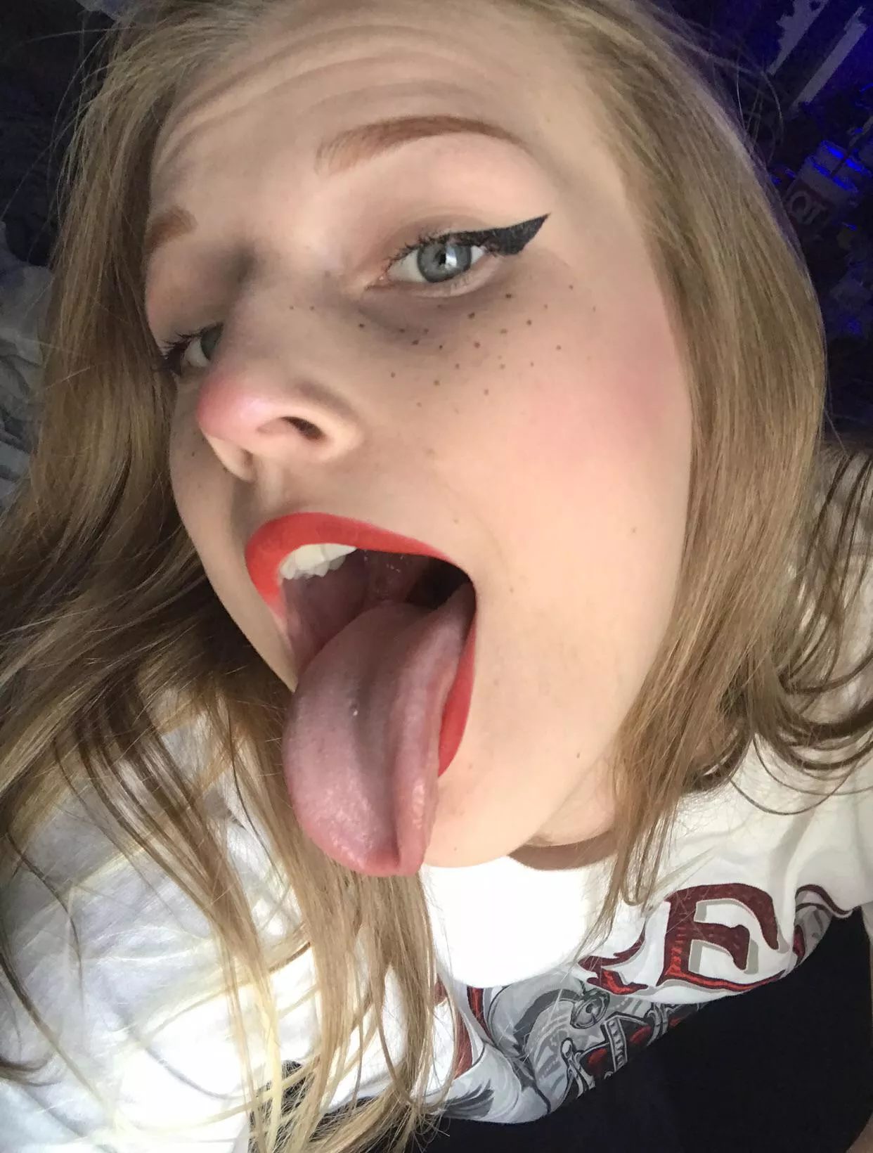 Would you let your load off on my tongue ? 😛