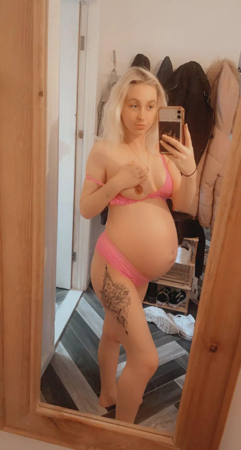 Would you smash my petite pregnant bod💞