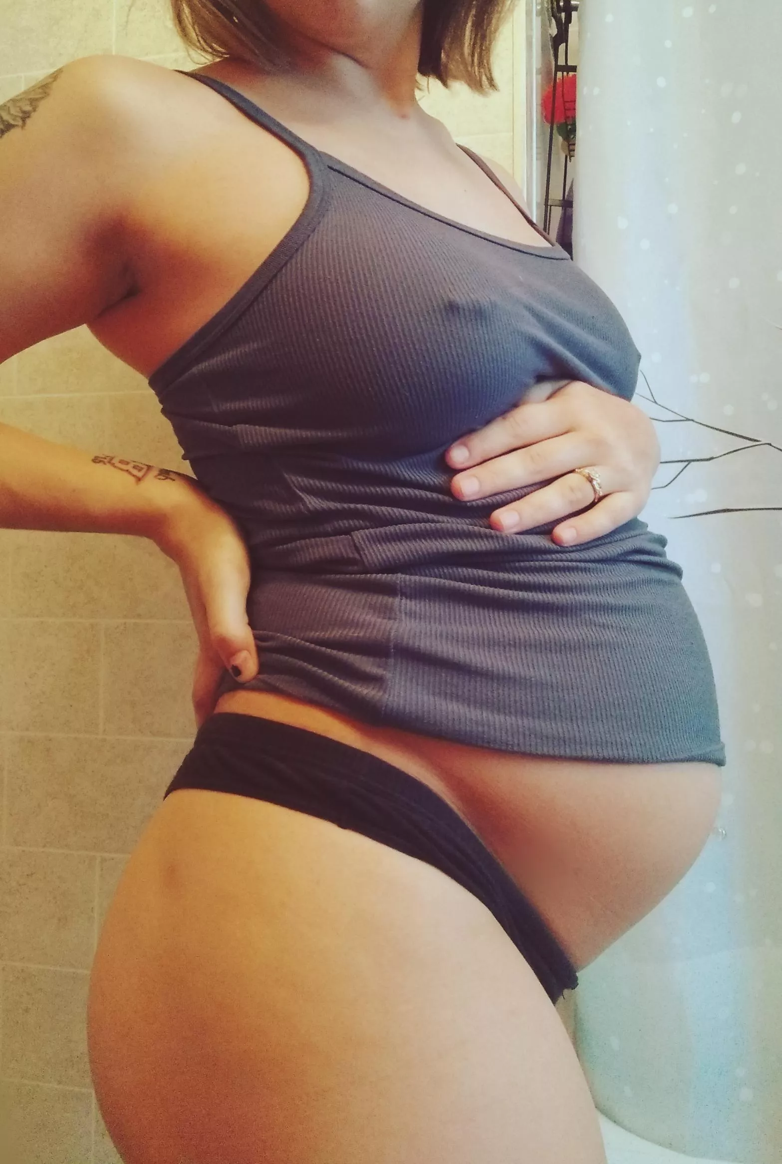 wouldn't you like to find out how horny pierced pregnant girls are? ðŸ¤¤