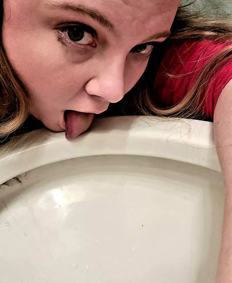 Yes that's a toilet 😏😈 What do you think? should I post more?