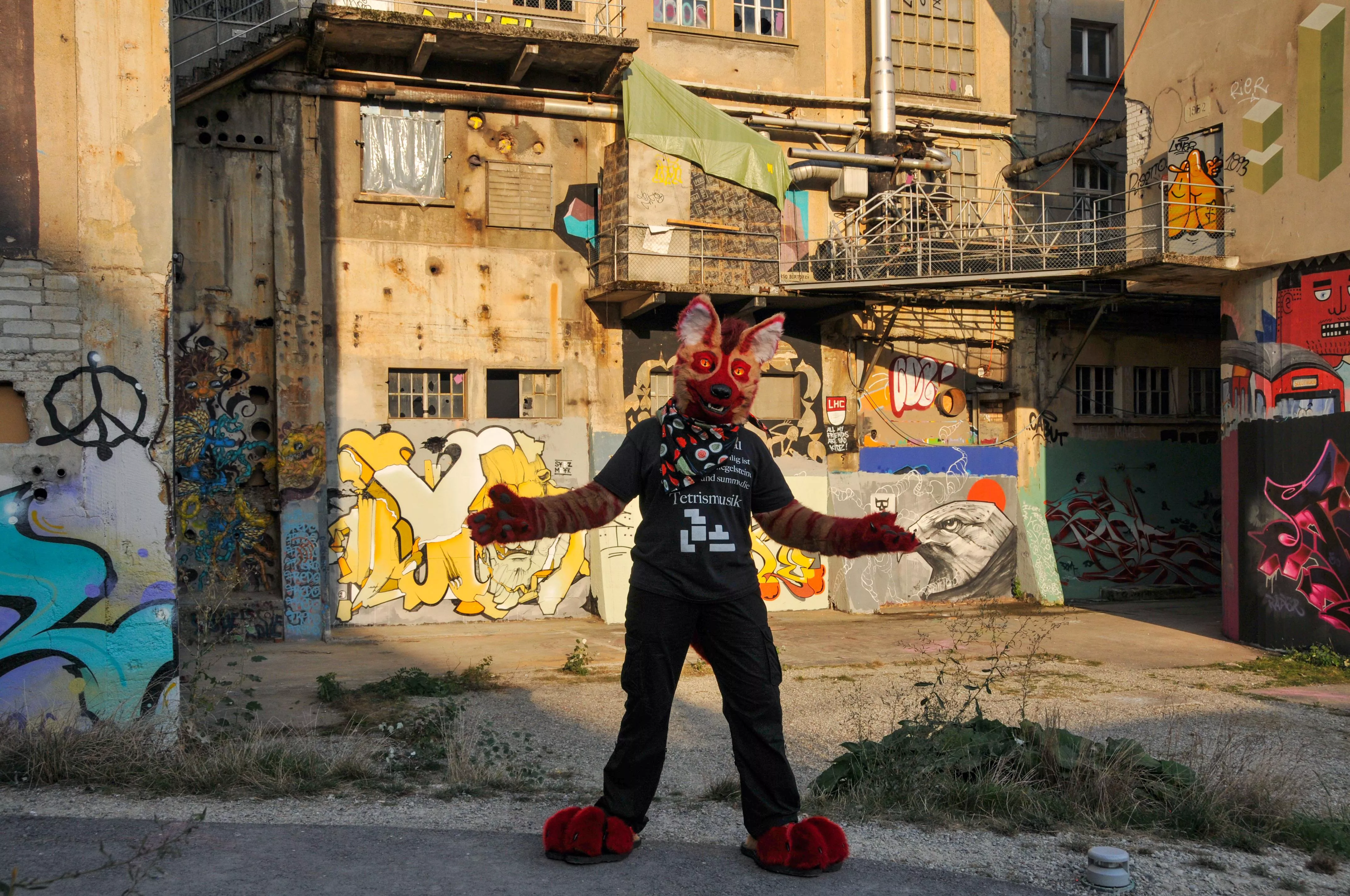 Yo, wanna go explore this abandoned factory with me?!🔥