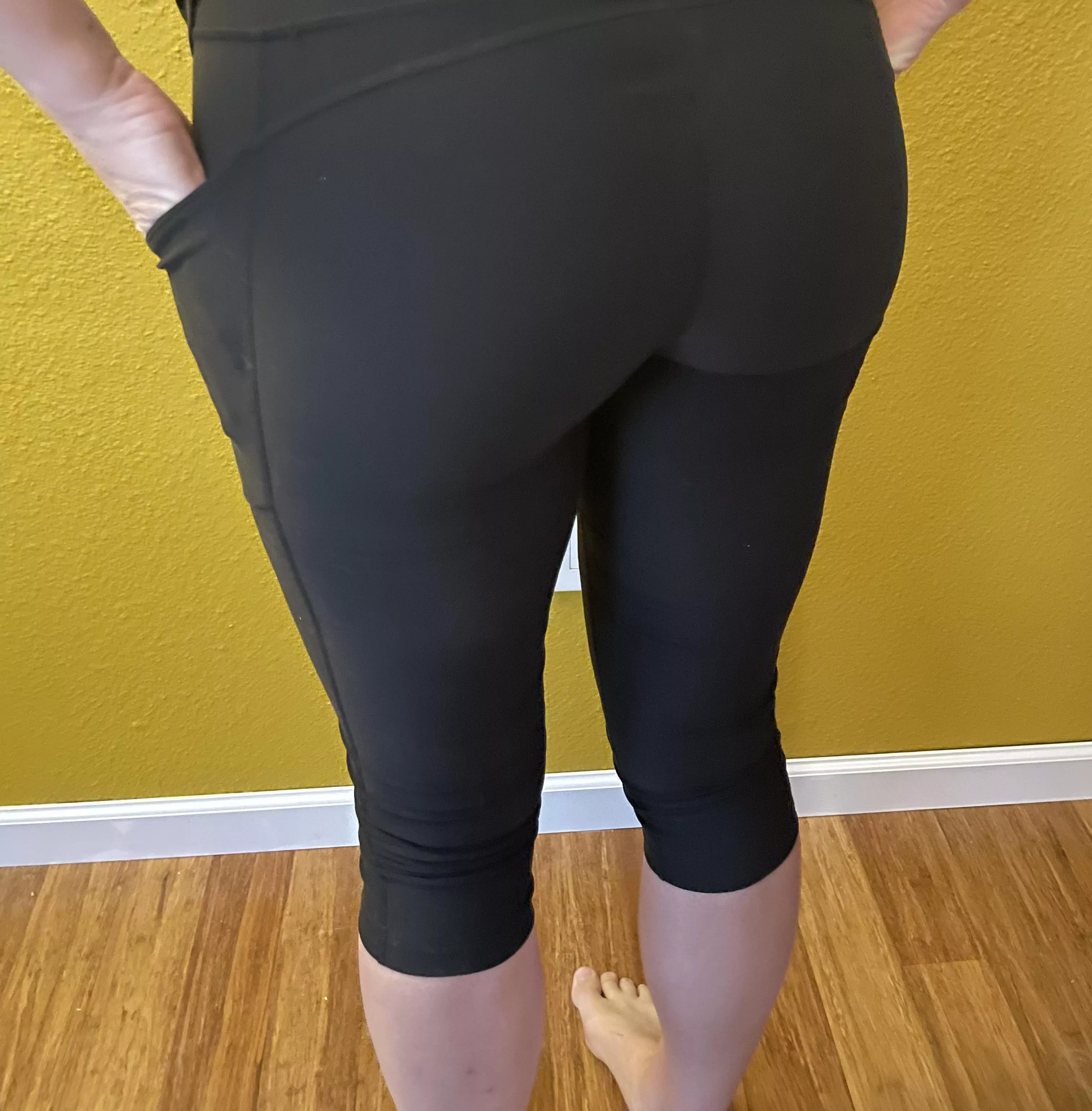 Yoga pants with pockets!!