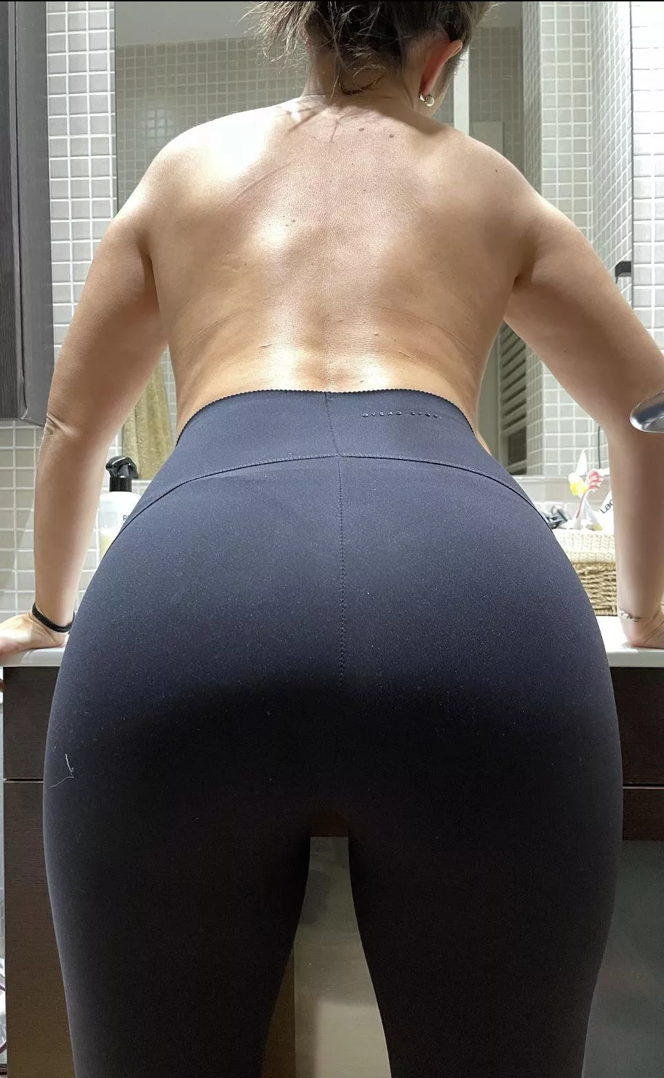 YogaPants after gym. Rate my ass !