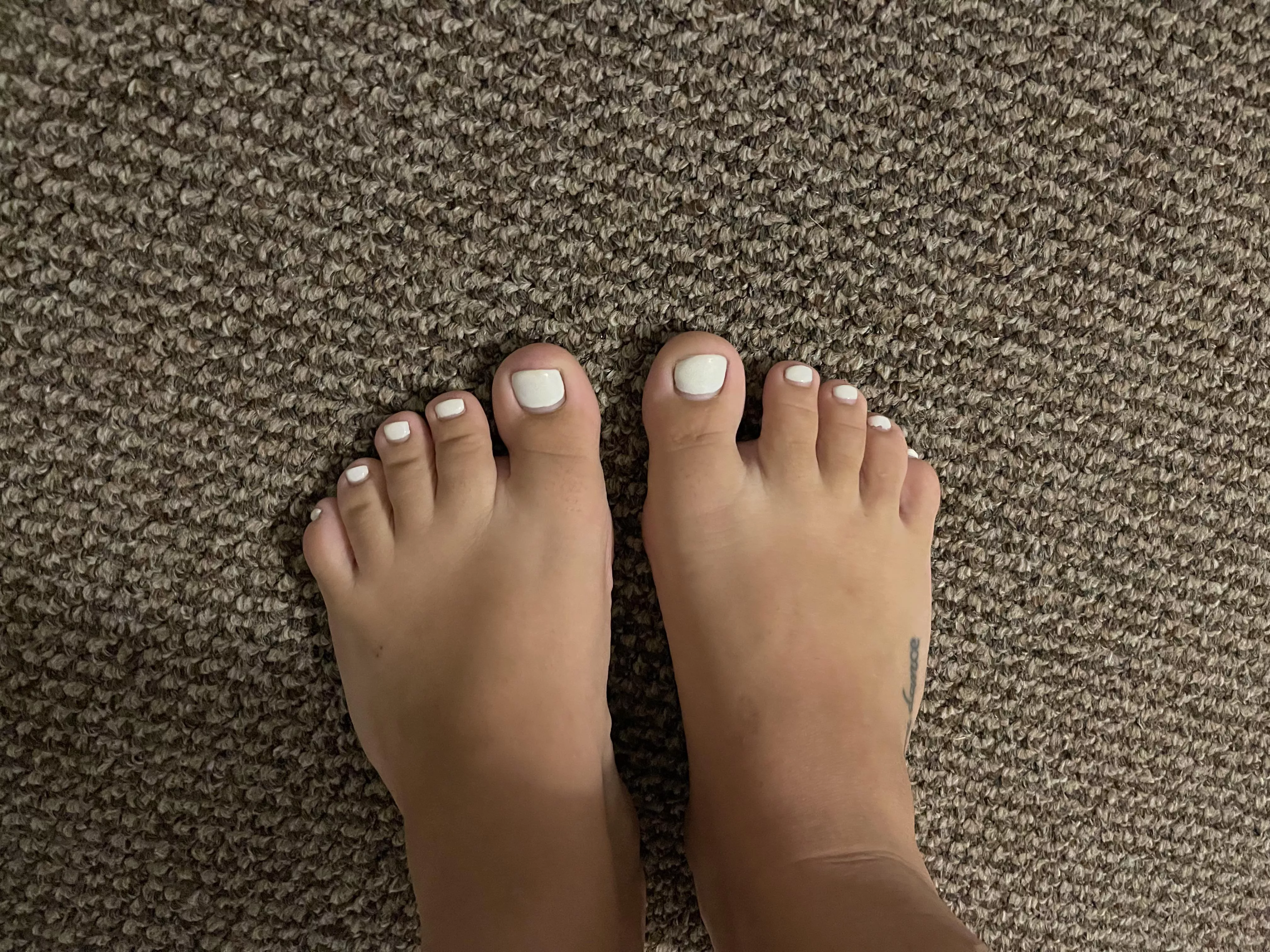 You know what they say about women w white toes?