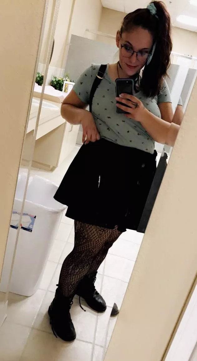 You like my fishnets? 🤓🥰😇😻