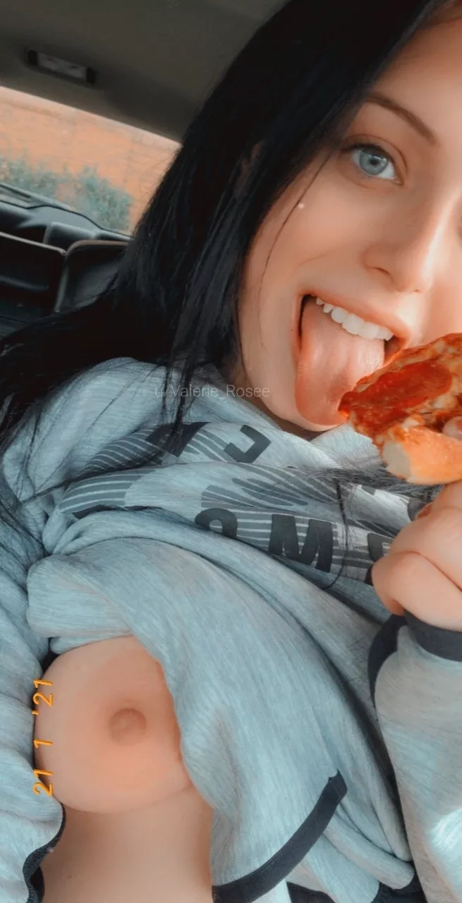 You like pizza & titties?