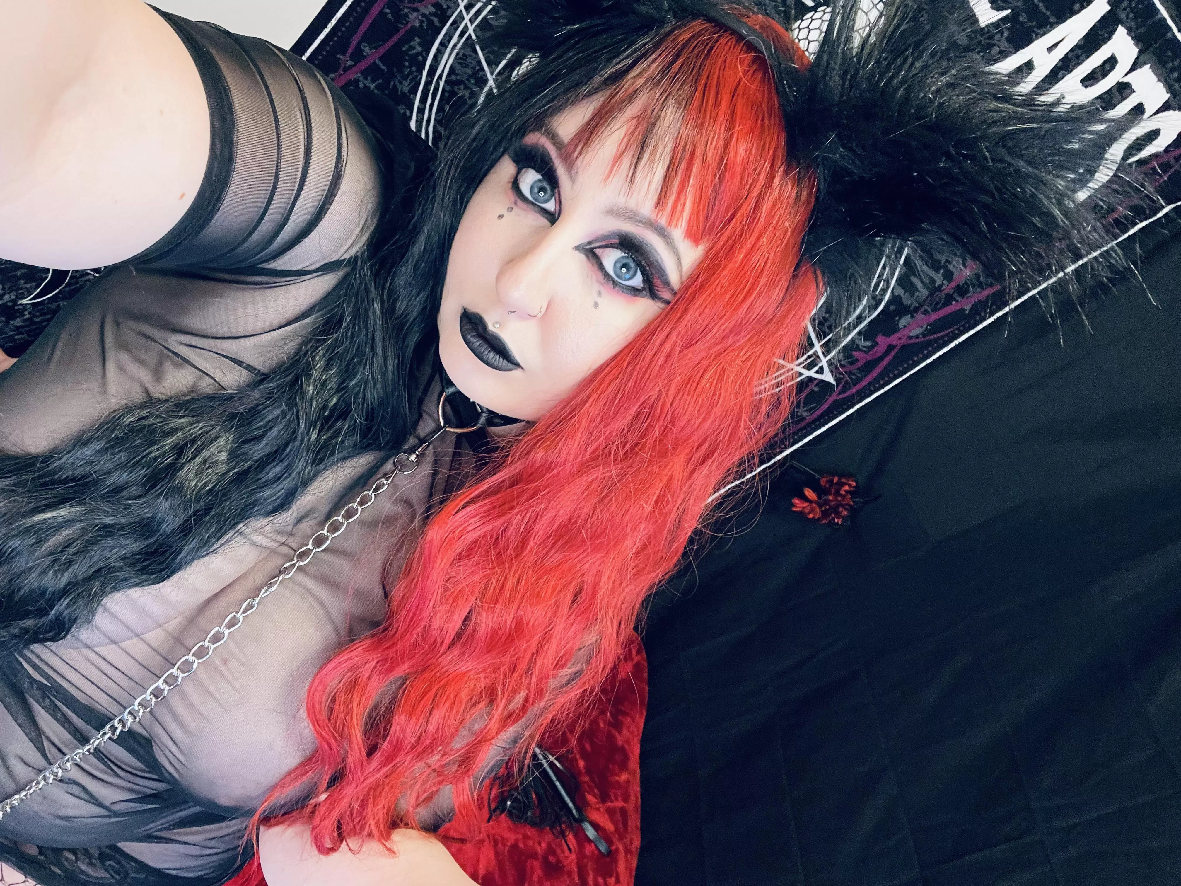 Your favorite big titty goth is online! I’ve got my lush in! Come make me wet! 😈 link in comments