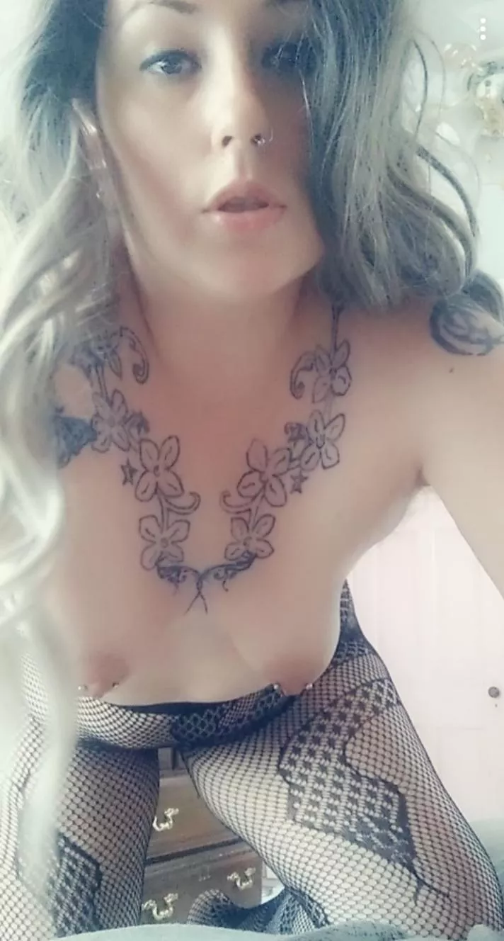 Your favorite kinky milf~NO PPV~full length vids for subs multiple times weekly~dick rates~customs~fetish content available (sph/beta/mommy) come play! 👿