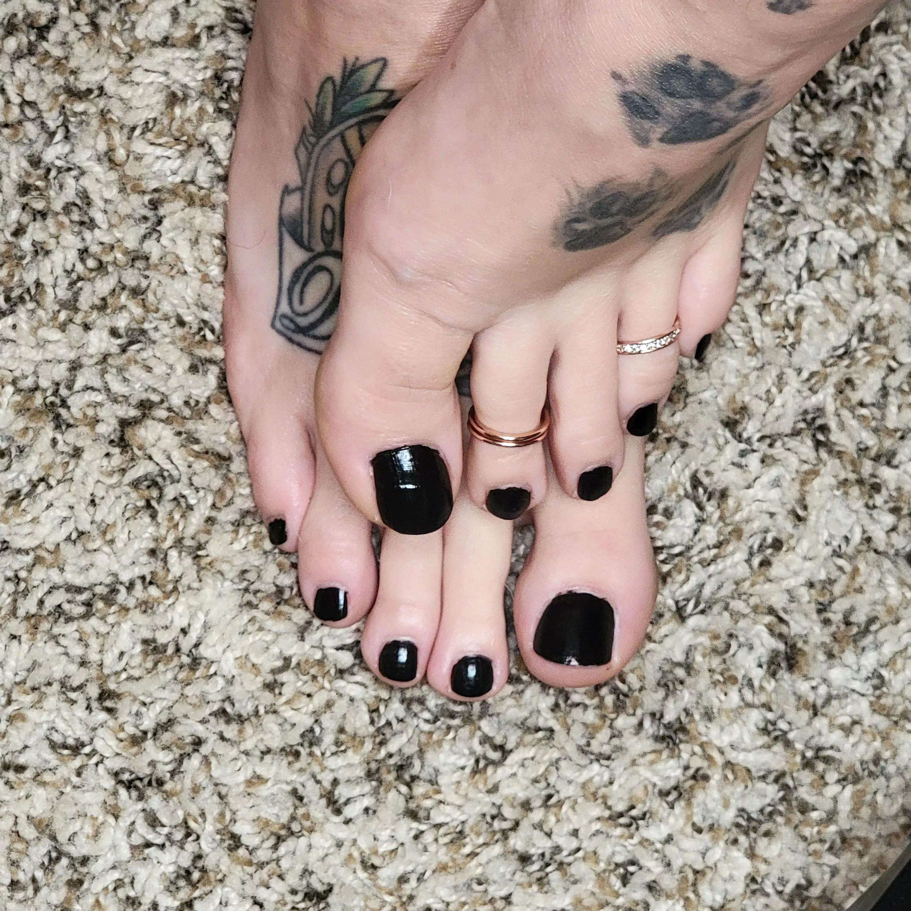 Your view before you kiss my feetðŸ˜‰ðŸ–¤