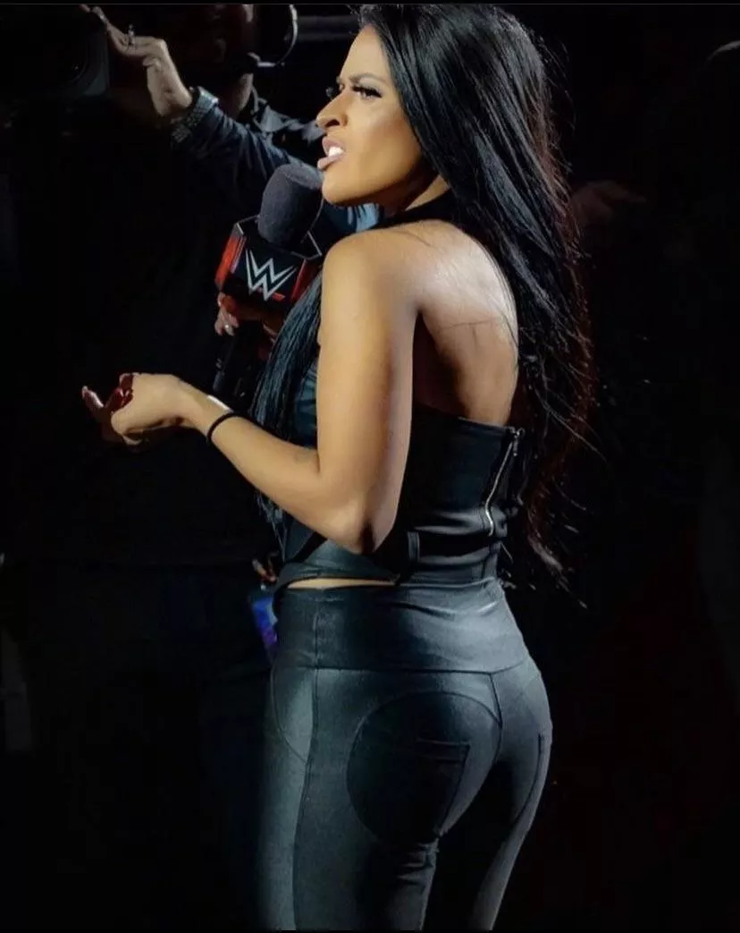 Zelina Vega has an underrated ass. It’s so fat you can’t prove me wrong 😍🍑❤️