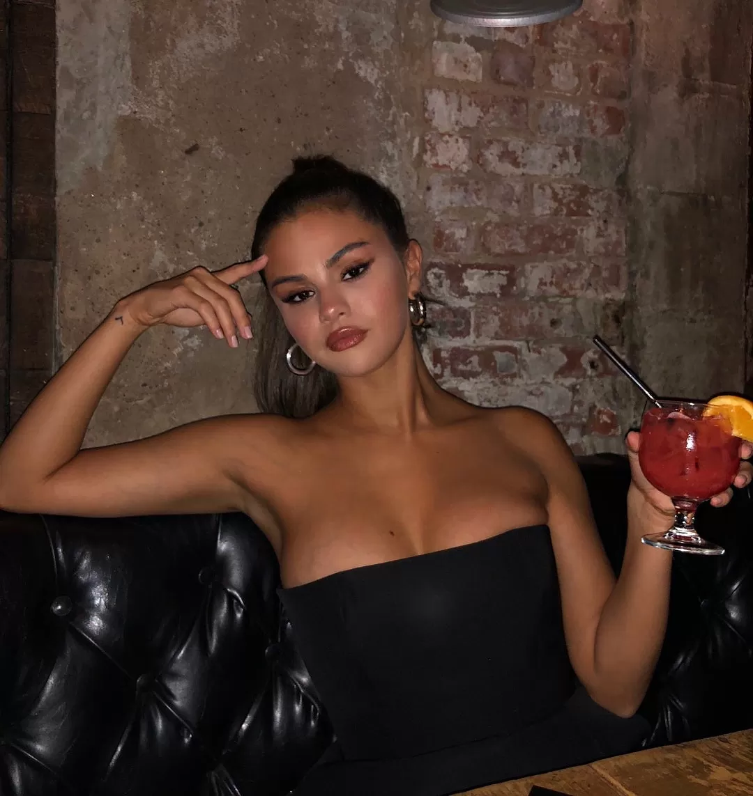 Selena Gomez veiny tits