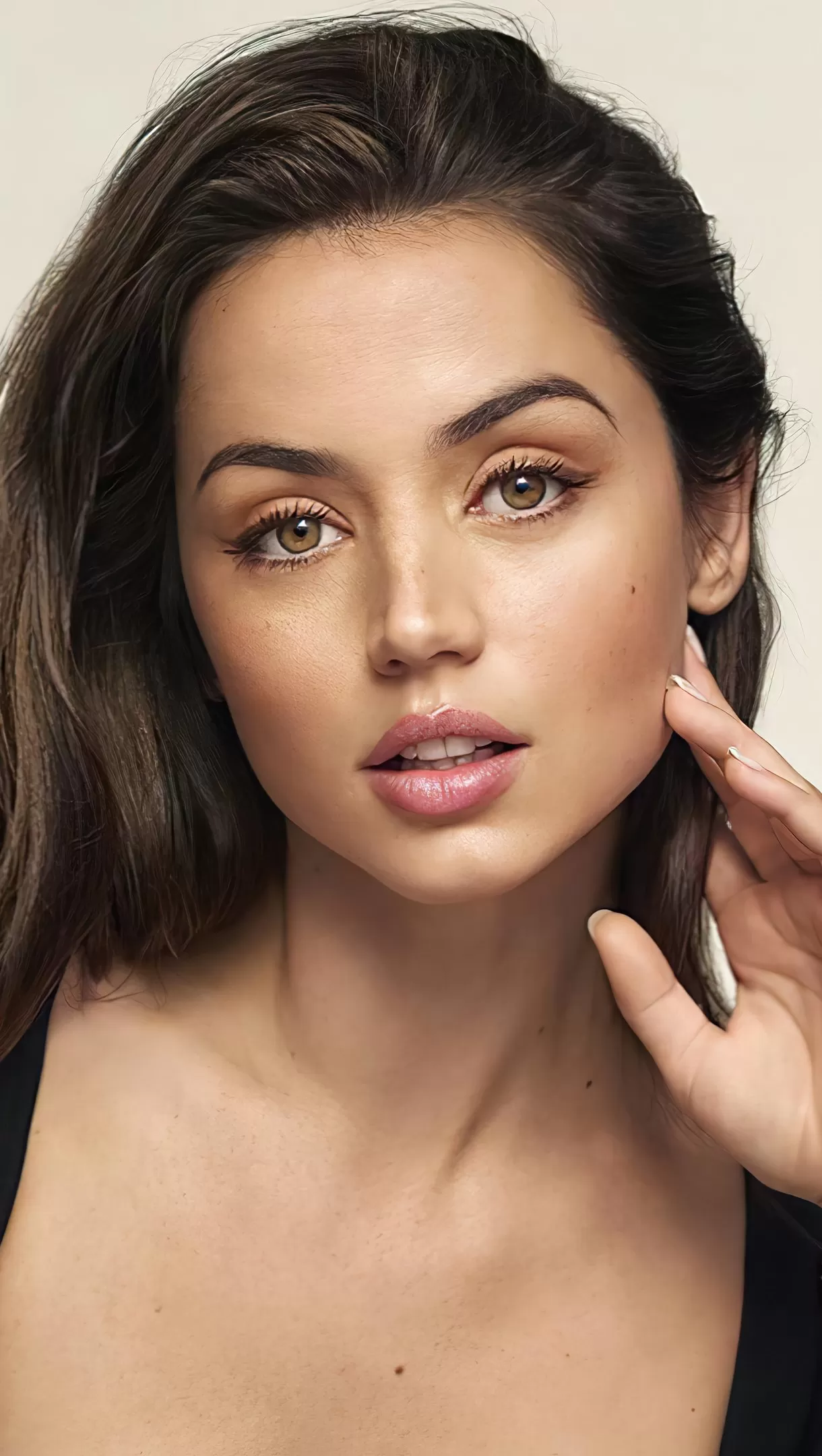 Ana de Armas has such a fuckable face